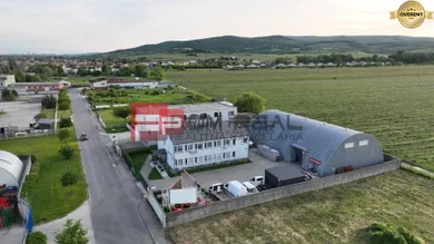 Na predaj komerčné, 992 m², Pezinok