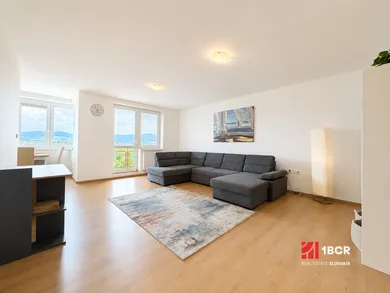 Byty na prenájom 3-izbový, Pezinok · €720