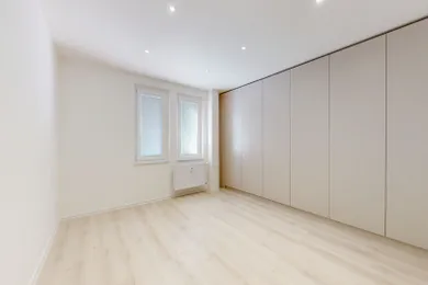 Na predaj 2-izbový byt, 48 m², Bratislava-Ružinov, Radarová