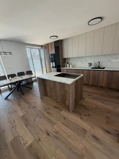 Na prenájom 4-izbový dom, 114 m², Nové Zámky, Platinová