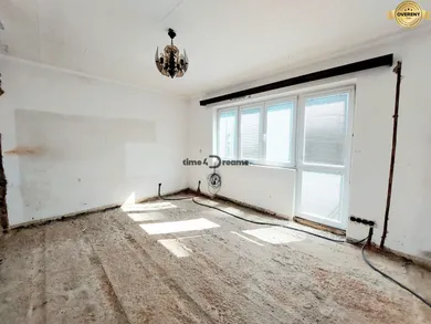 Na predaj 4-izbový byt, 76 m², Dúbravy