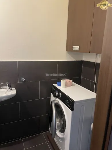 Na prenájom 4-izbový byt, 98 m², Levice, Perecka