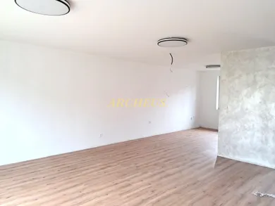 Na predaj 4-izbový dom, 107 m², Trsťany