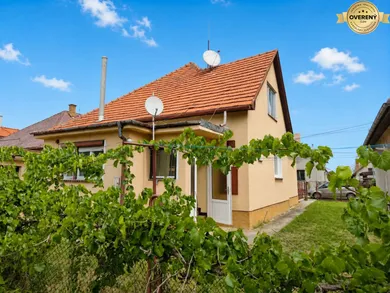 Na predaj 3-izbový dom, 90 m², Oslany