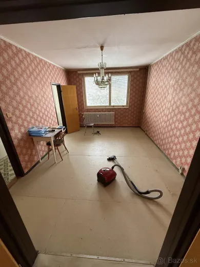 Na predaj 4-izbový byt, 83 m², Prakovce
