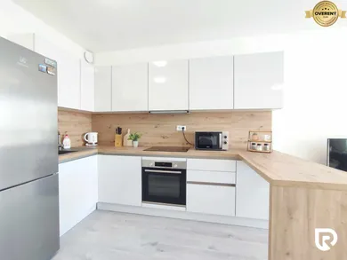 Na prenájom 1-izbový byt, 43 m², Trenčín, Odevná