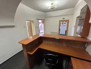 Na prenájom komerčné, 95 m², Bratislava-Staré Mesto, Obchodná