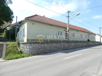 Na predaj 8-izbový dom, 191 m², Štefanov