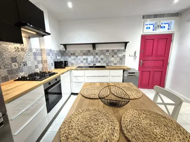 Na predaj 2-izbový byt, 94 m², Bratislava-Staré Mesto