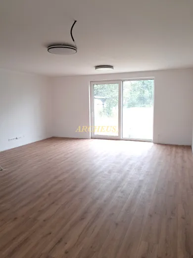 Na predaj 4-izbový dom, 107 m², Trsťany