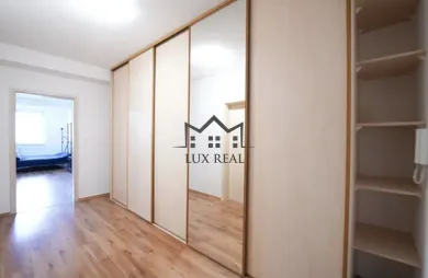Na prenájom 1-izbový byt, 54 m², Bratislava-Petržalka, Budatínska