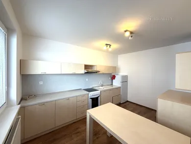Na predaj 2-izbový byt, 61 m², Trenčín, Liptovská
