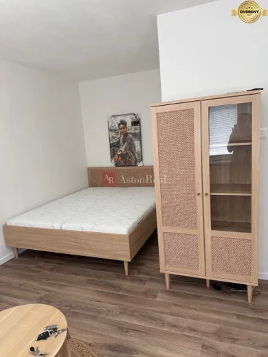 Na prenájom 1-izbový byt, 30 m², Banská Bystrica, Orenburská