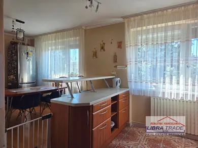 Na predaj 4-izbový byt, 200 m², Nové Zámky