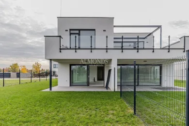 Na predaj byt, 120 m², Hrubá Borša, Rezidenčná ulica