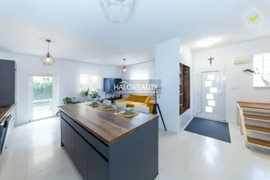 Na predaj 3-izbový byt, 84 m², Veľký Biel, Malobielska