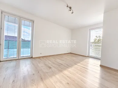 Na prenájom 2-izbový byt, 59 m², Púchov, Ferka Urbánka