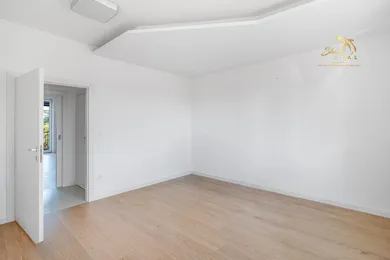 Na predaj 3-izbový byt, 77 m², Bratislava-Staré Mesto, Šancová