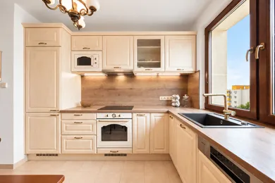 Na predaj 3-izbový byt, 66 m², Bratislava-Karlova Ves, Beniakova