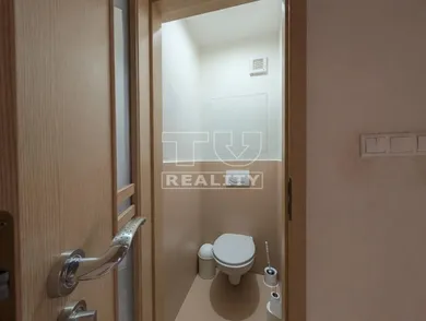 Na predaj 3-izbový byt, 96 m², Žiar nad Hronom
