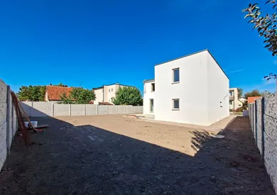 Na predaj 6-izbový dom, 180 m², Holice, Holice 141