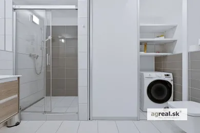 Na prenájom 3-izbový byt, 90 m², Bratislava-Staré Mesto, Žižkova