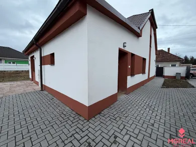 Дома на продажу, 4-комнатные, Topoľčany · €268 000