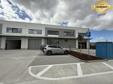 Na prenájom komerčné, 54 m², Senec