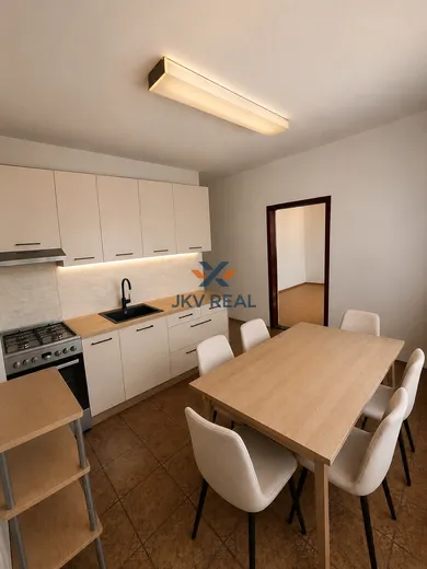 Mieszkania na sprzedaż, 4-pokojowe, Komárno · €115 900