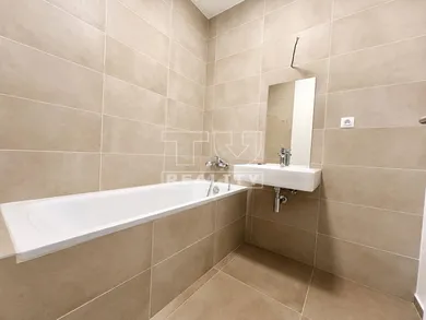 Na predaj 2-izbový byt, 55 m², Banská Bystrica