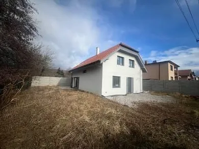 Na predaj 4-izbový dom, 165 m², Limbach, Športová