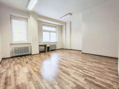 Комерційні приміщення в оренду, Bratislava-Staré Mesto · €364