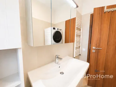 Na prenájom 3-izbový byt, 70 m², Bratislava-Lamač, Hany Ponickej