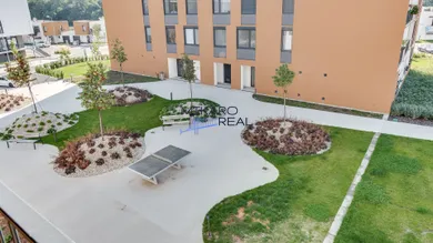 Na predaj 2-izbový byt, 65 m², Bratislava-Petržalka, Béžová