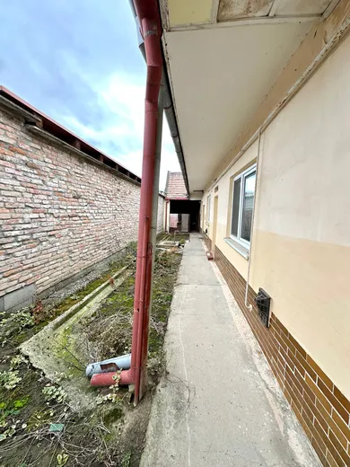Na predaj dom, Hrnčiarovce nad Parnou, Hliníky