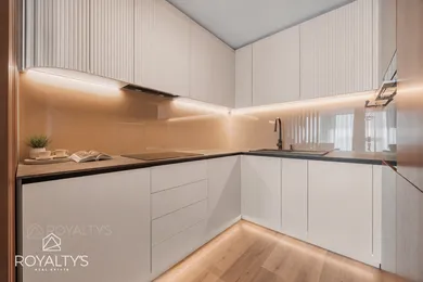 Na prenájom 3-izbový byt, 77 m², Bratislava-Staré Mesto, Pribinova