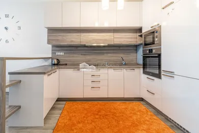 Byty na prenájom 2-izbový, Pezinok · €740