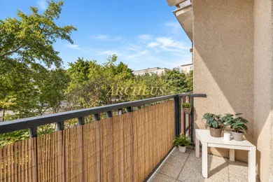 Na predaj 2-izbový byt, 70 m², Bratislava-Nové Mesto, Robotnícka