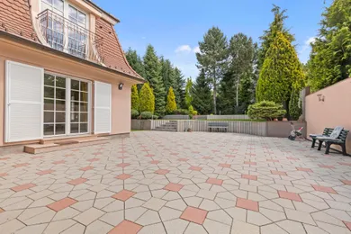 Na predaj 6-izbový dom, 350 m², Bratislava-Záhorská Bystrica