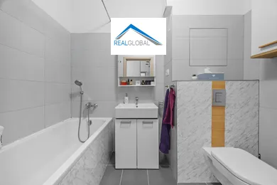 Na predaj 2-izbový byt, 62 m², Bratislava-Petržalka, Žltá