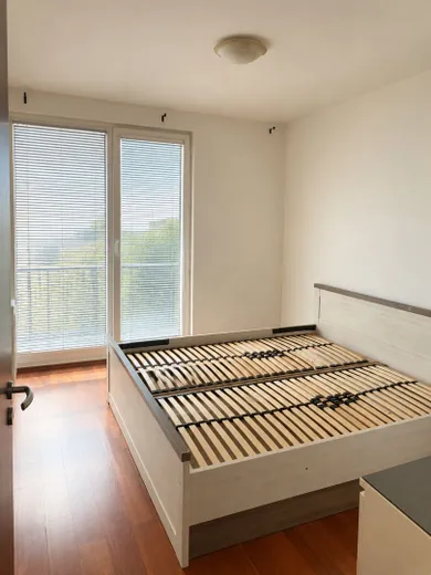 Na prenájom 3-izbový byt, 75 m², Bratislava-Petržalka