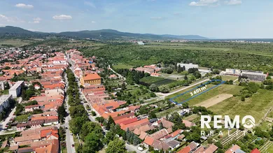 Na predaj pozemok, Modra