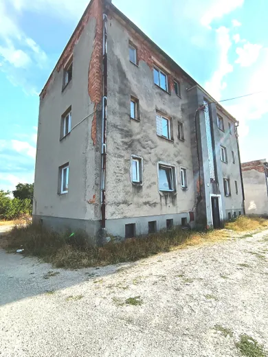 Na predaj objekt, 720 m², Včelince, .