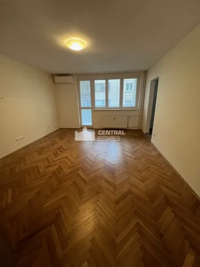 Na prenájom 3-izbový byt, 74 m², Bratislava-Staré Mesto, Medená