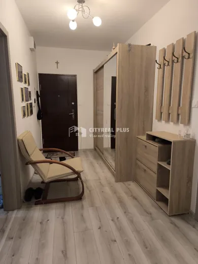 Na predaj 3-izbový byt, 74 m², Hurbanovo