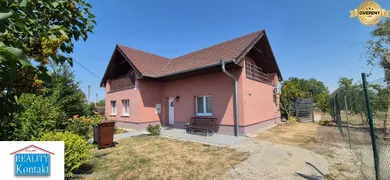 Domy na sprzedaż, 6-pokojowe, Šurany · €310 000