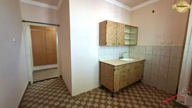 Na predaj 2-izbový byt, 49 m², Vráble, sídlisko Kaška