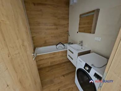 Na prenájom 2-izbový byt, 85 m², Zvolen, Parkovací Dom
