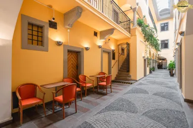Na prenájom komerčné, 20 m², Bratislava-Staré Mesto, Michalská