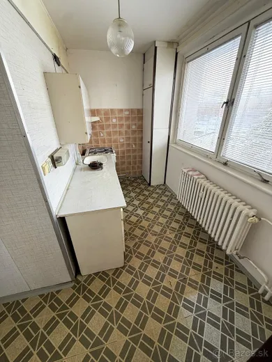 Na predaj 4-izbový byt, 83 m², Prakovce